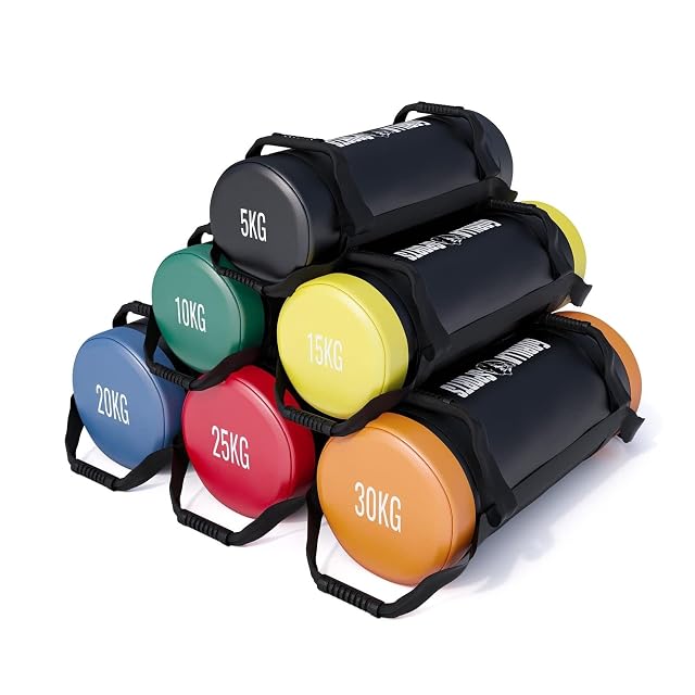 Eine Pyramide aus GORILLA SPORTS Power Bags, jede Abschlusskappe in anderer Farbe, beschriftet von 5KG bis 30KG